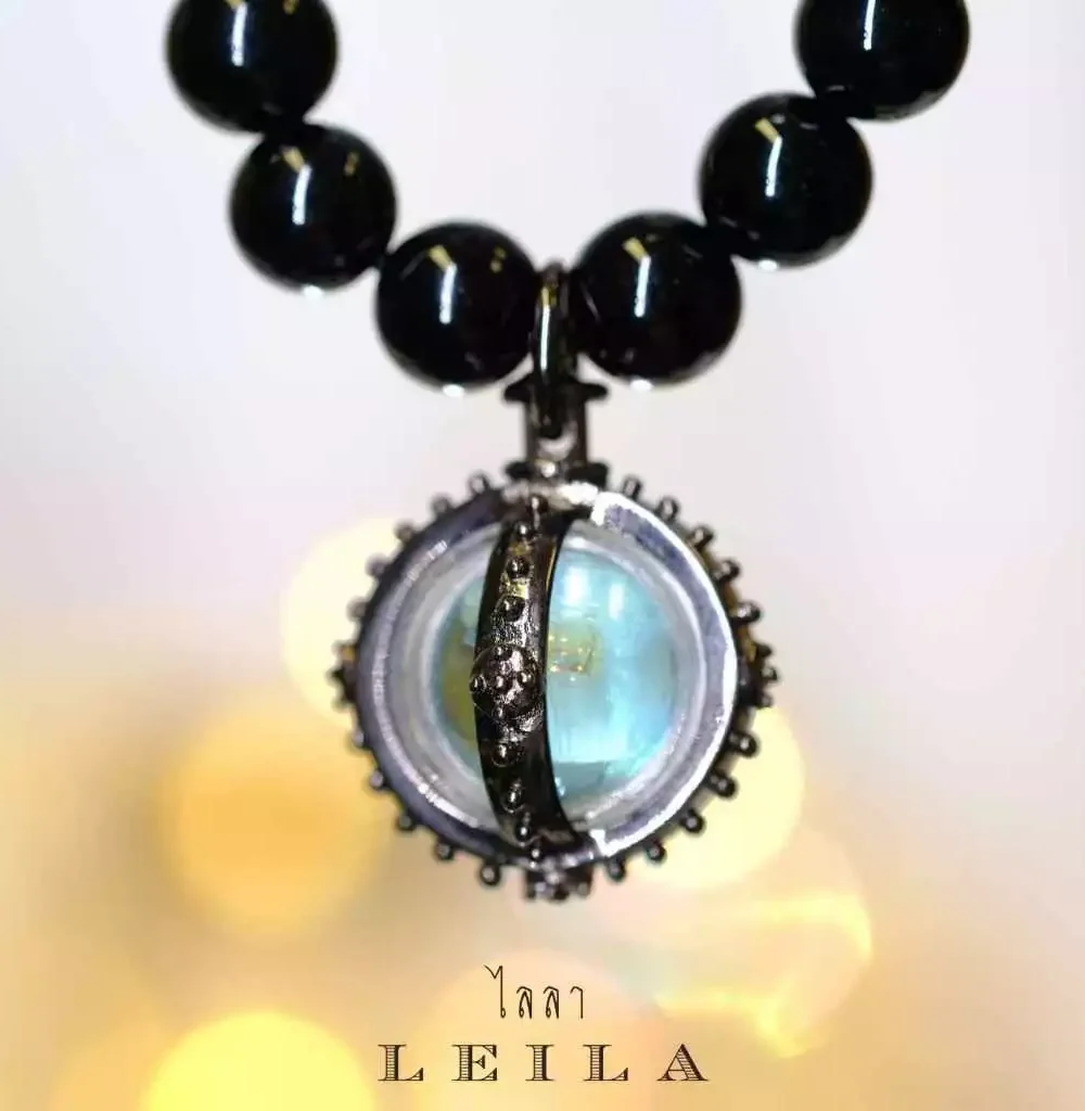 Leila Amulets Lucky Crystal Orb – Sarapatnik Na Setthi Yantra